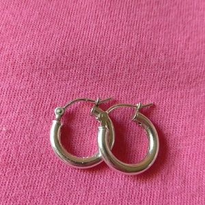SILVER EARRINGNS.